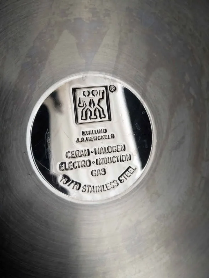 Zwilling Pan 18/10 Stainless Steel Professional Cookware image indicator(2)