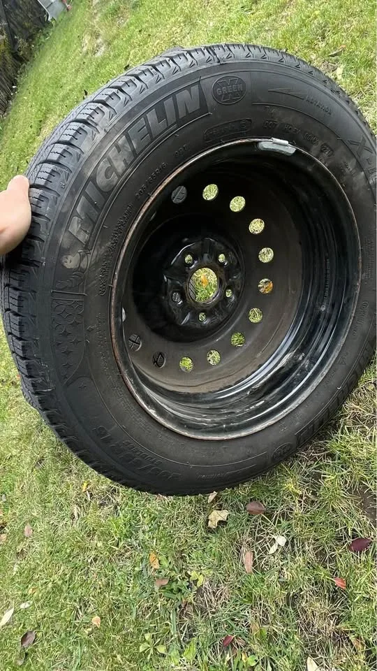 4 × Michelin X-Ice Winter Tires on Toyota Rims - Excellent image indicator(2)