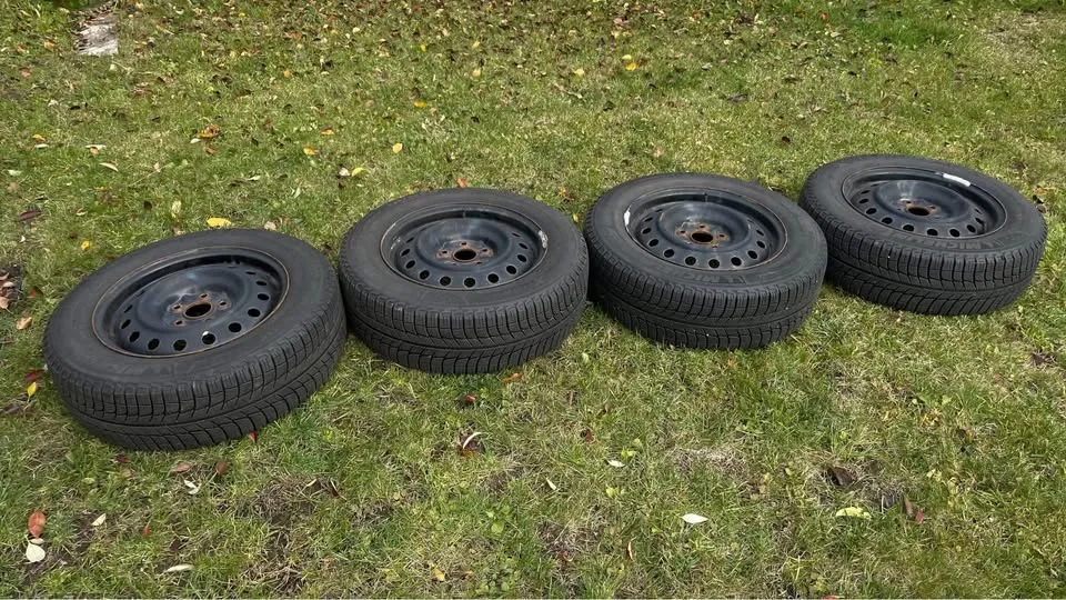 4 × Michelin X-Ice Winter Tires on Toyota Rims - Excellent image indicator(6)