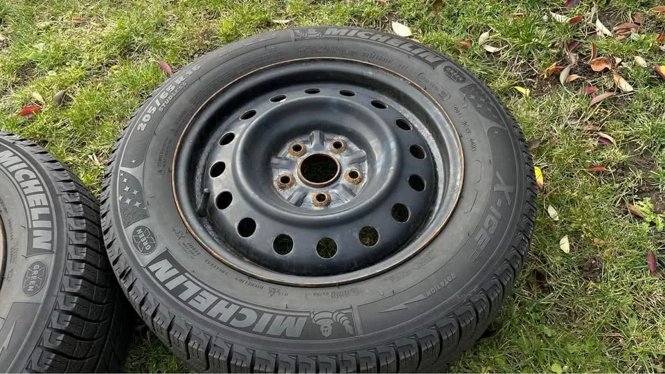 4 × Michelin X-Ice Winter Tires on Toyota Rims - Excellent image indicator(7)