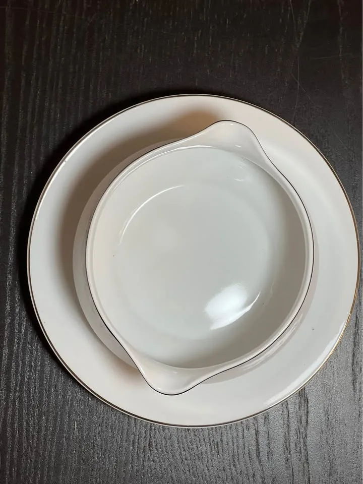 "Suzanne" pattern gravy boat by Royal Gallery image indicator(3)