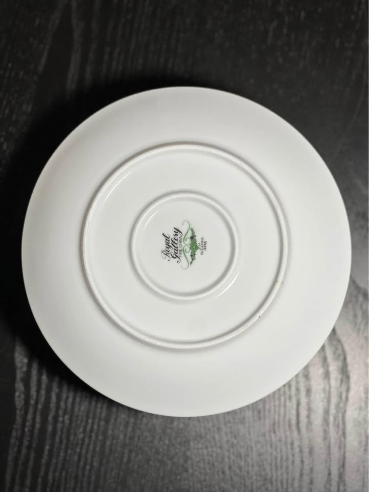 "Suzanne" pattern gravy boat by Royal Gallery - photo 4