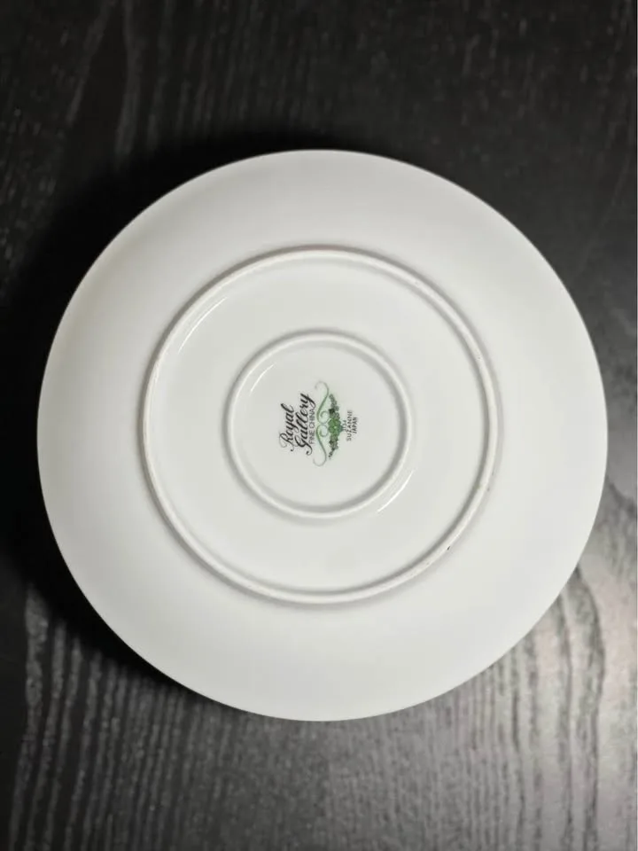 "Suzanne" pattern gravy boat by Royal Gallery image indicator(4)