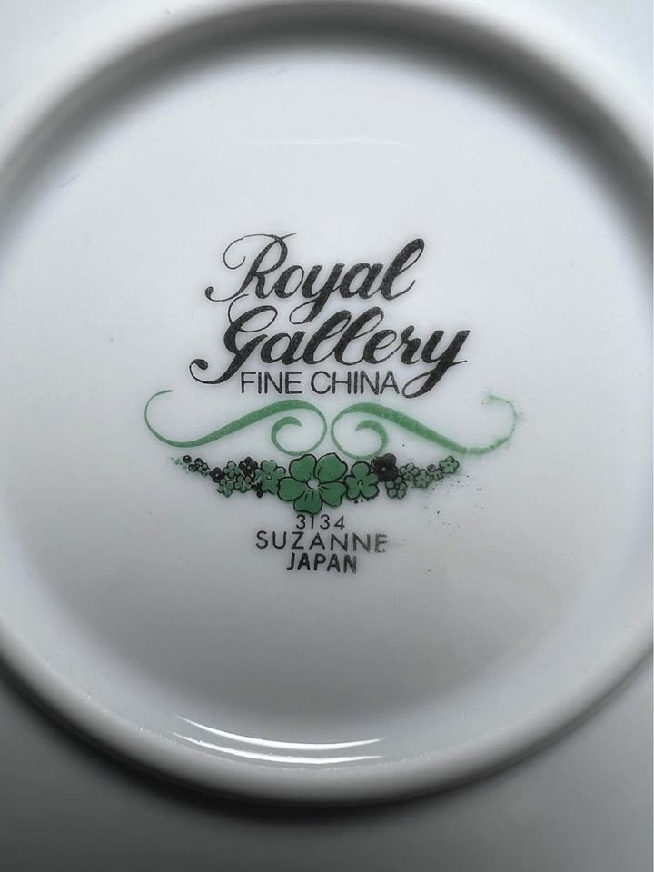 "Suzanne" pattern gravy boat by Royal Gallery - photo 5