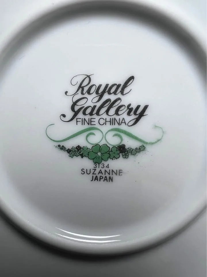 "Suzanne" pattern gravy boat by Royal Gallery image indicator(5)