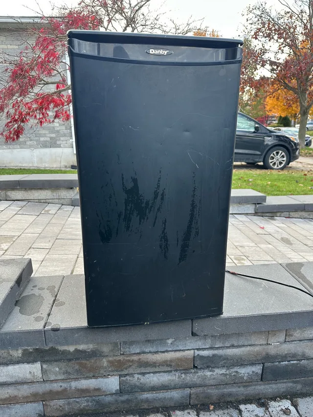 Travel Friendly Mini-Fridge image indicator(3)