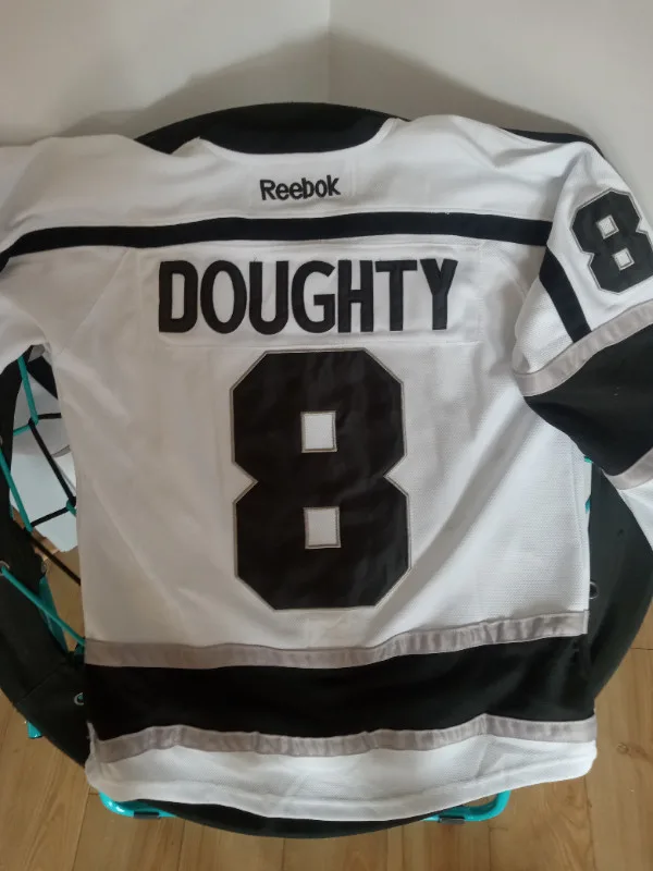 DREW DOUGHTY #8   LA KINGS  WHITE JERSEY  NHL image indicator(3)