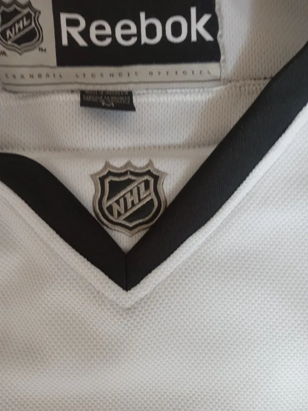 DREW DOUGHTY #8   LA KINGS  WHITE JERSEY  NHL image indicator(7)
