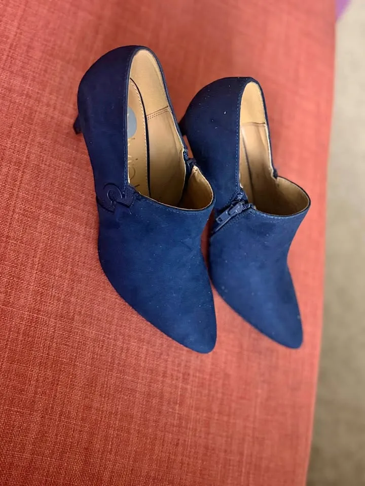 Calvin Klein navy blue suede ankle booties