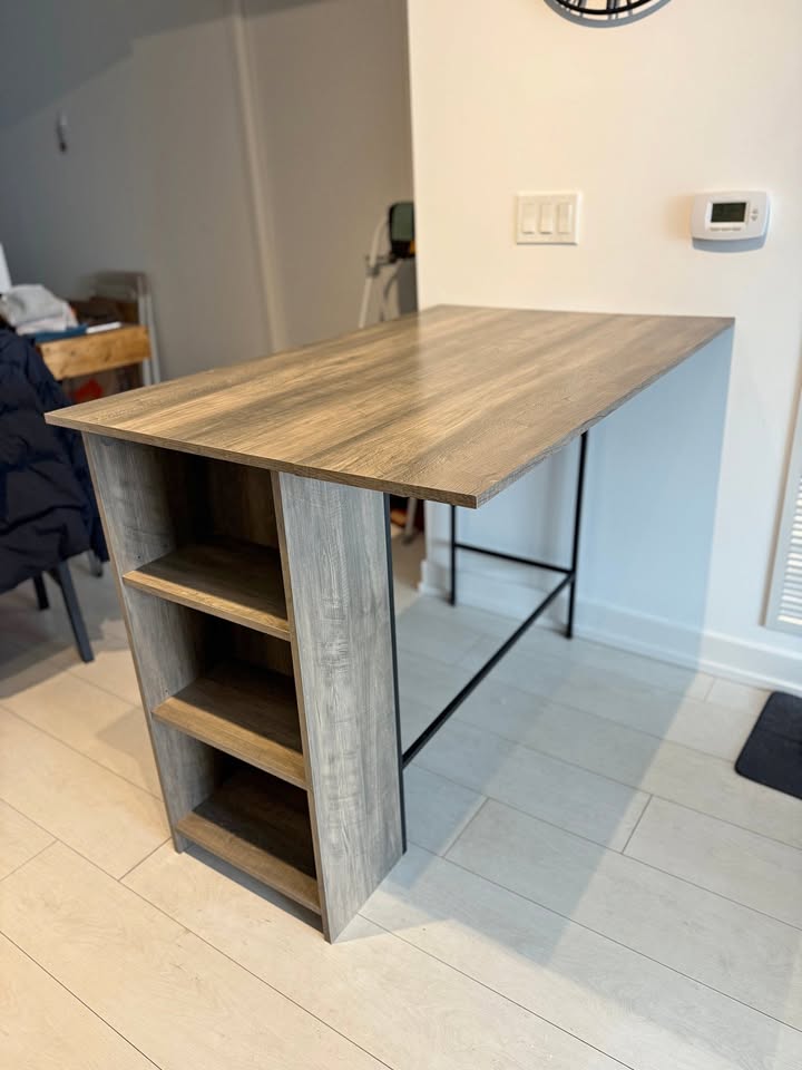 Kitchen Island / Counter / Dining Table