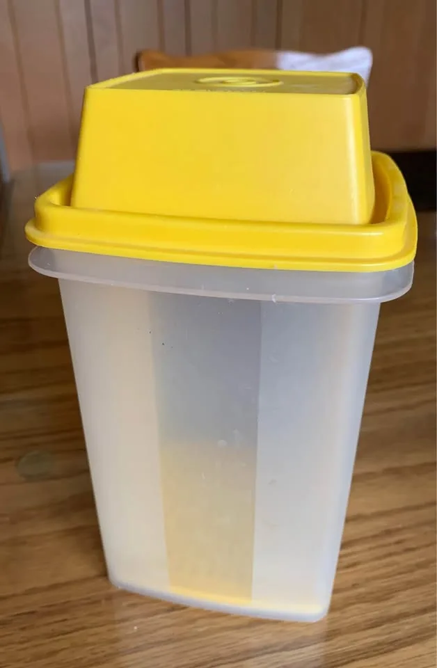Tupperware Pick-A-Deli Vintage Yellow Container image indicator(2)
