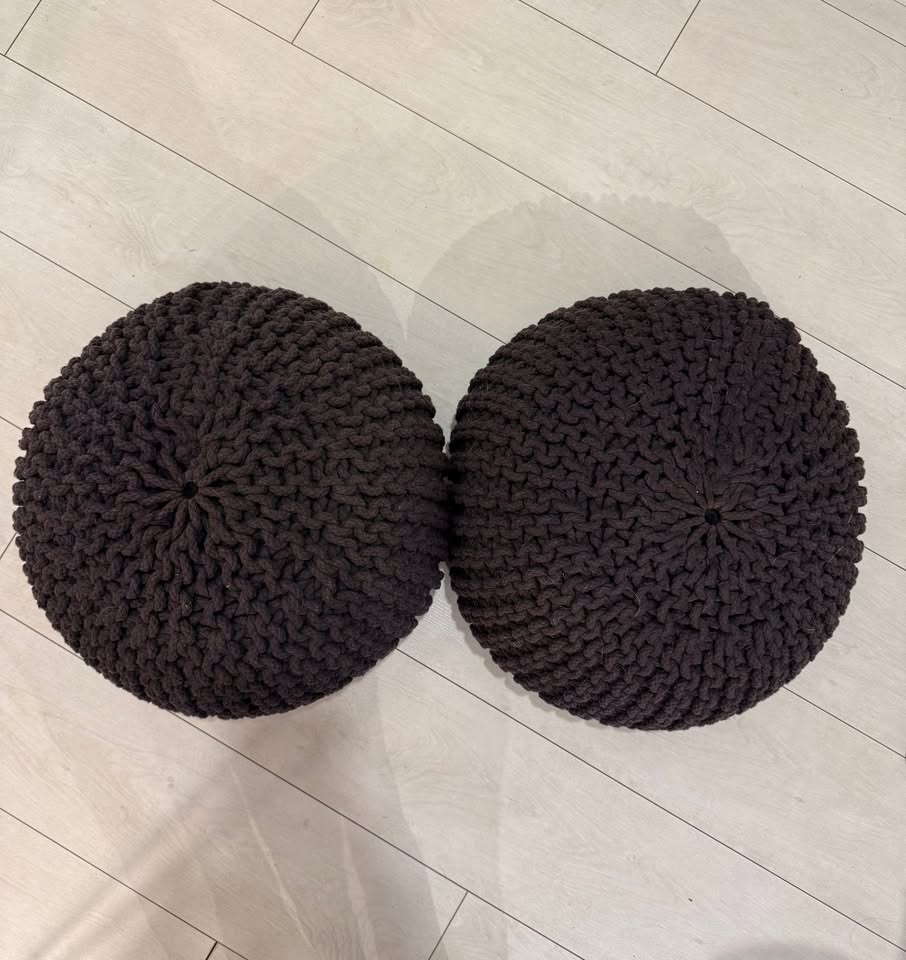 Black Pouf