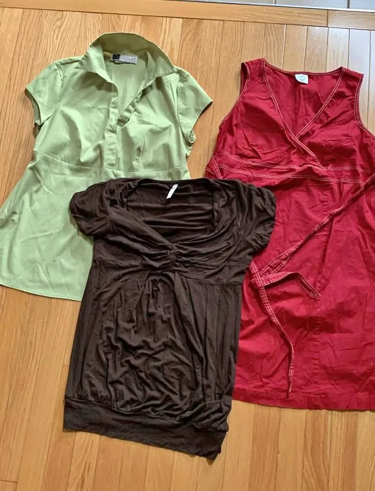 Maternity clothing Dress & 2 Tops thumbnail