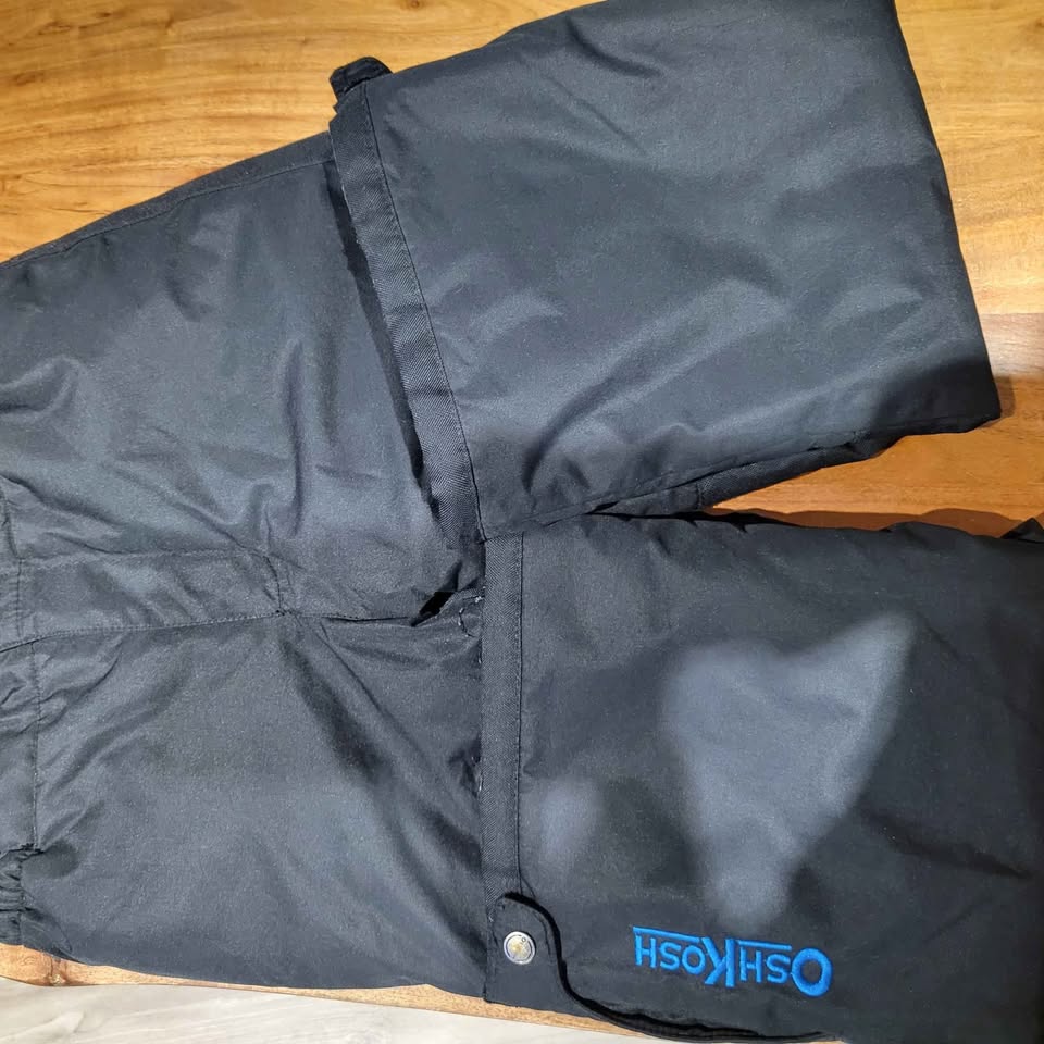 EUC sz 8 Oshkosh Boy's snowsuit - photo 4