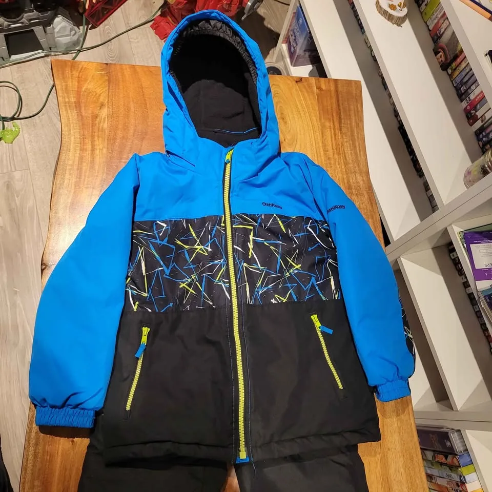 EUC sz 8 Oshkosh Boy's snowsuit image indicator(5)