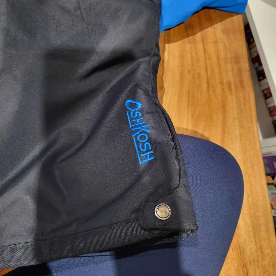 EUC sz 8 Oshkosh Boy's snowsuit image indicator(8)