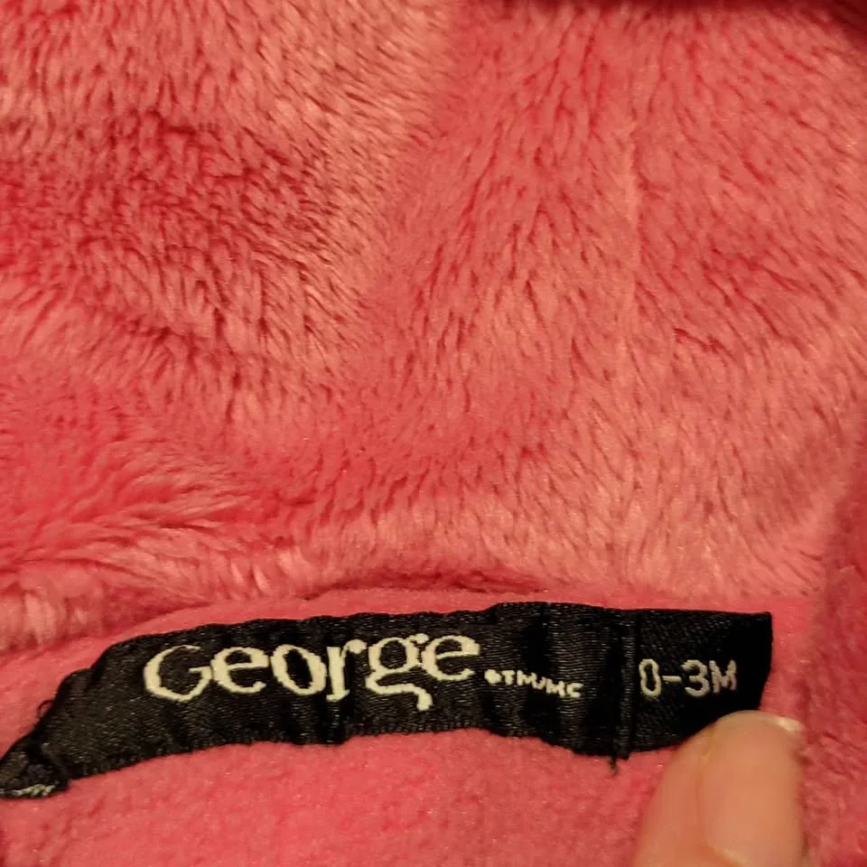 EEUC sz 0/3 months Girl's 1 pc snowsuit image indicator(3)