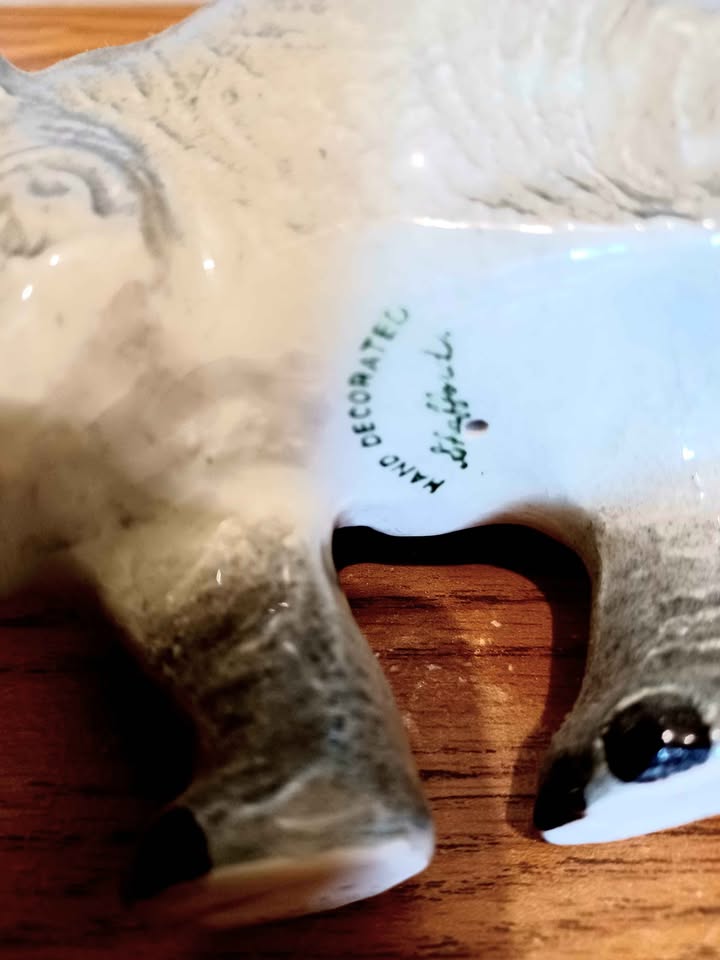 Vtg.Staffordshire Hand Painted Saluting Elephant Sculpture - photo 5