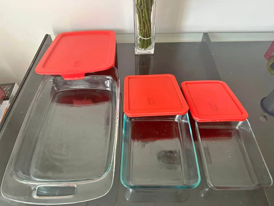 Pyrex tray set thumbnail