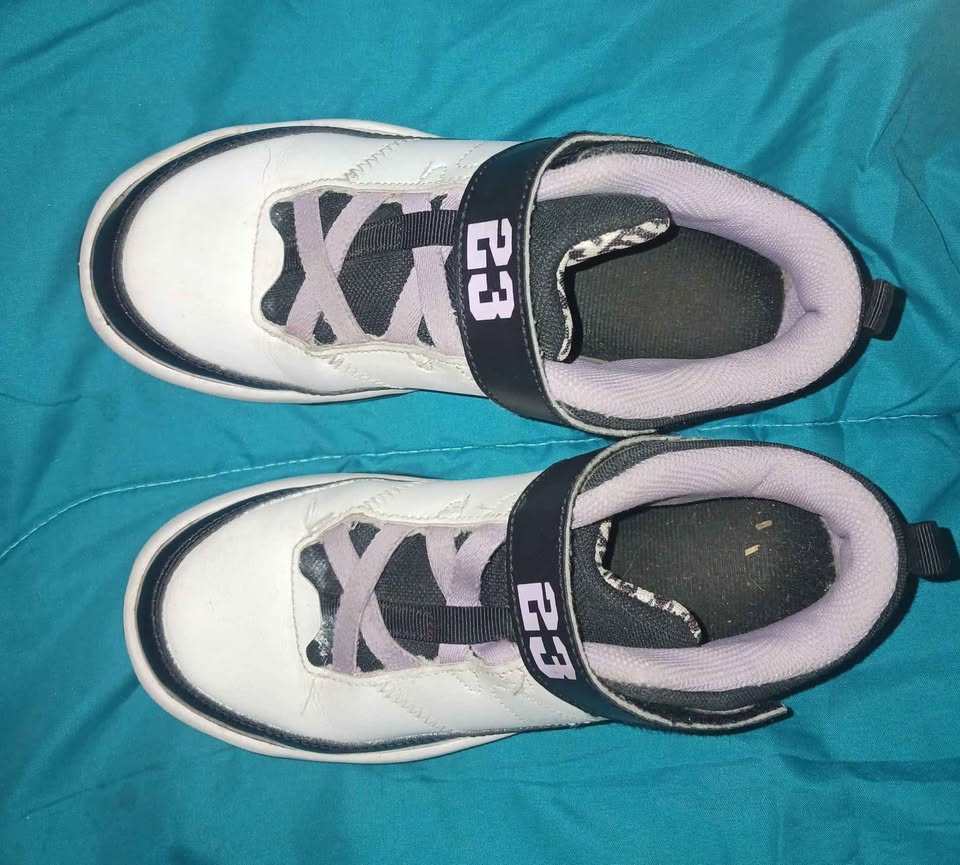 Jordan Max Aura Size 2.5Y Girls Youth 1 White Black Purple - photo 2