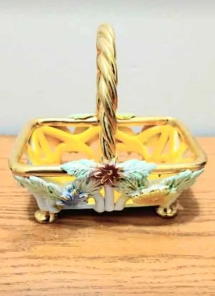 Hand Painted Elpa Alcobaca Embossed Ceramic Flowers Dish image indicator(2)