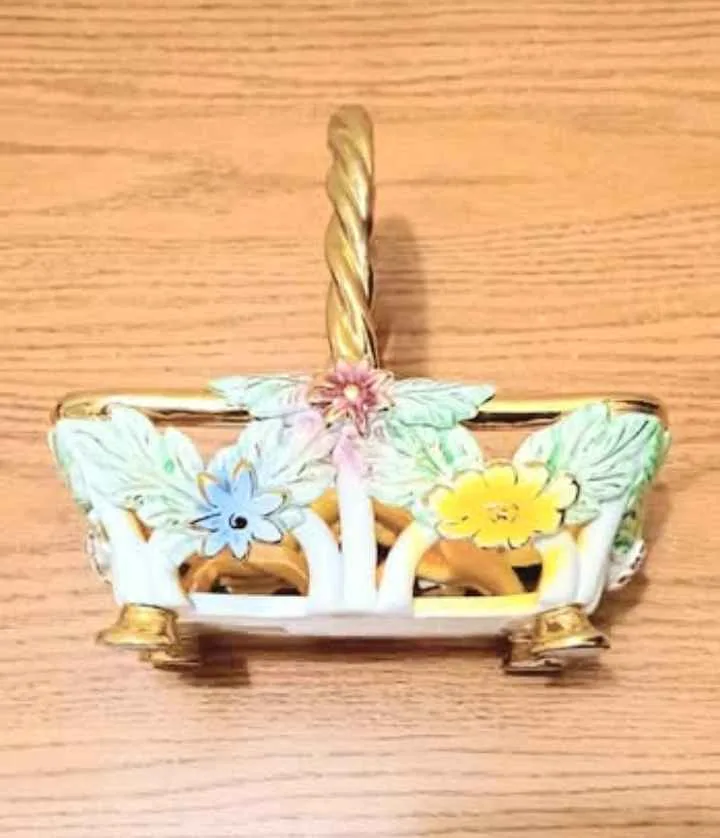 Hand Painted Elpa Alcobaca Embossed Ceramic Flowers Dish image indicator(3)