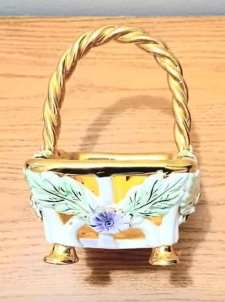 Hand Painted Elpa Alcobaca Embossed Ceramic Flowers Dish image indicator(4)