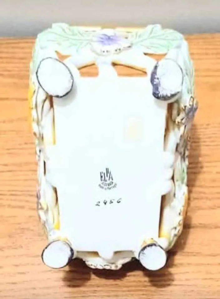 Hand Painted Elpa Alcobaca Embossed Ceramic Flowers Dish image indicator(7)