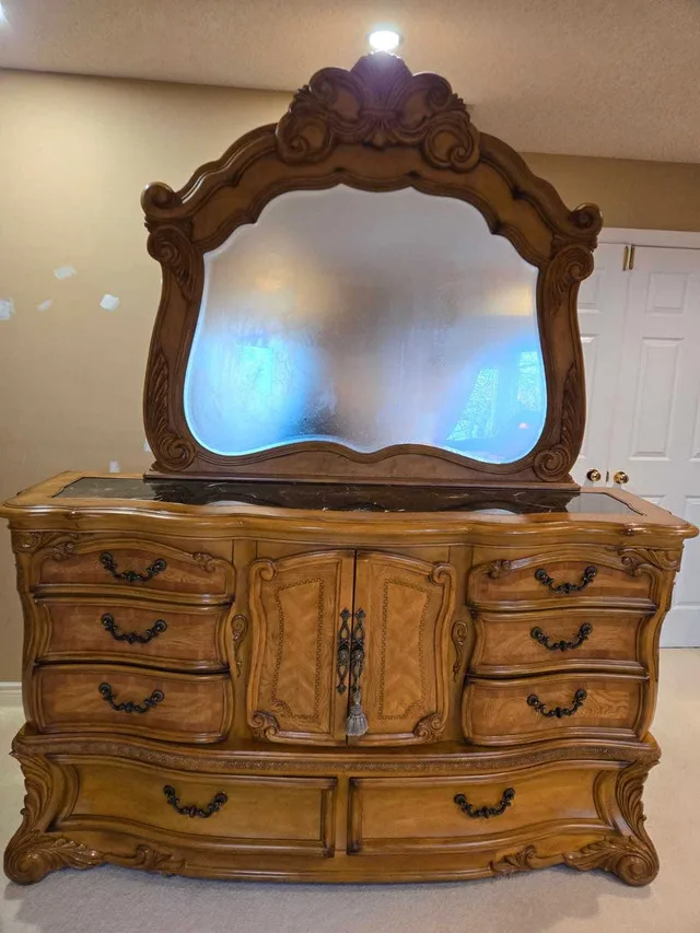 vintage Full Hardwood Dresser w/mirror thumbnail