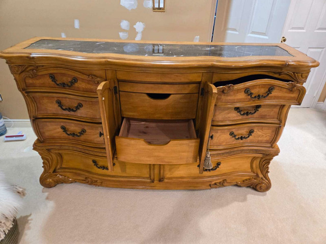 vintage Full Hardwood Dresser w/mirror - photo 2