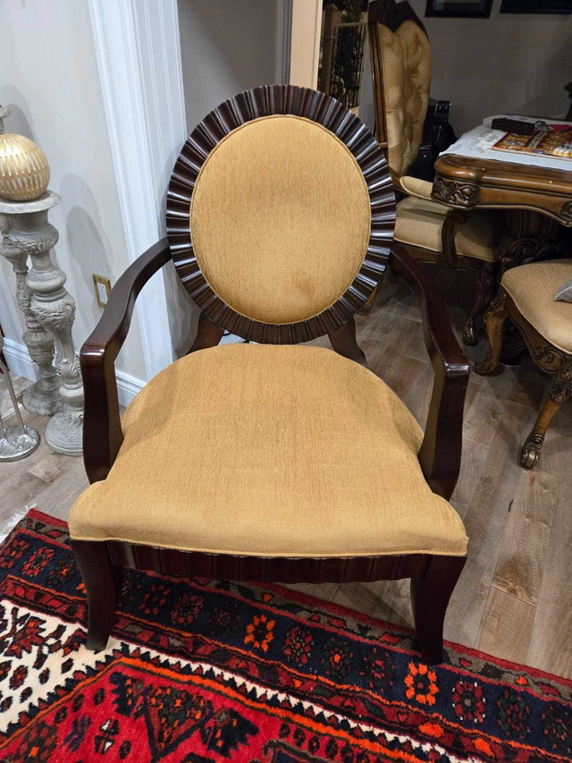 Upholstered hardwood Deepseated Chair