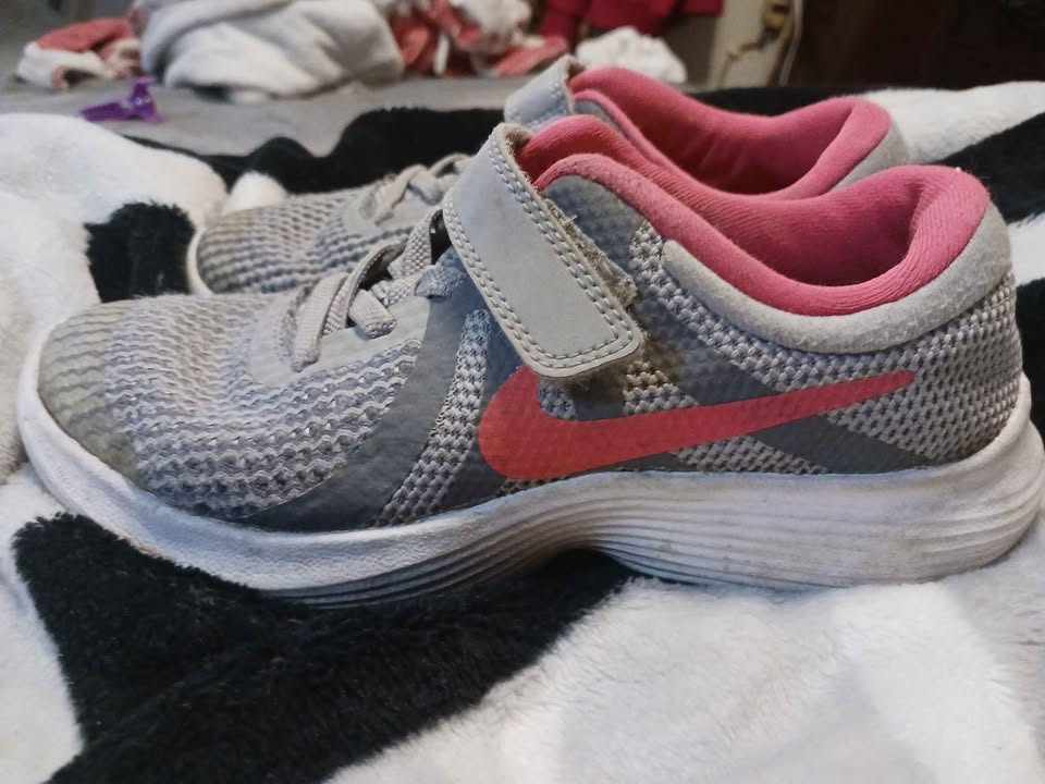Nike Revolution Size 1.5 Youth - photo 2