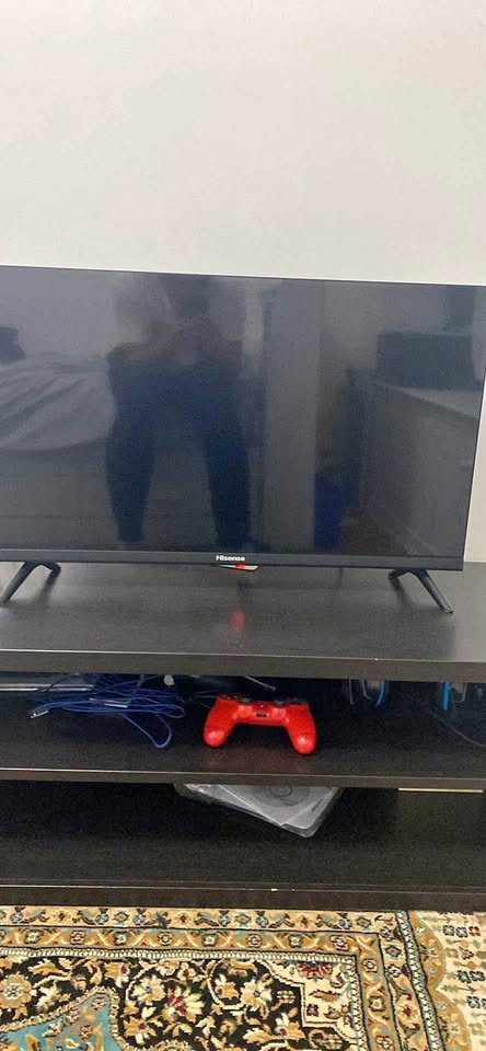 HISENSE 32 INCH* tv