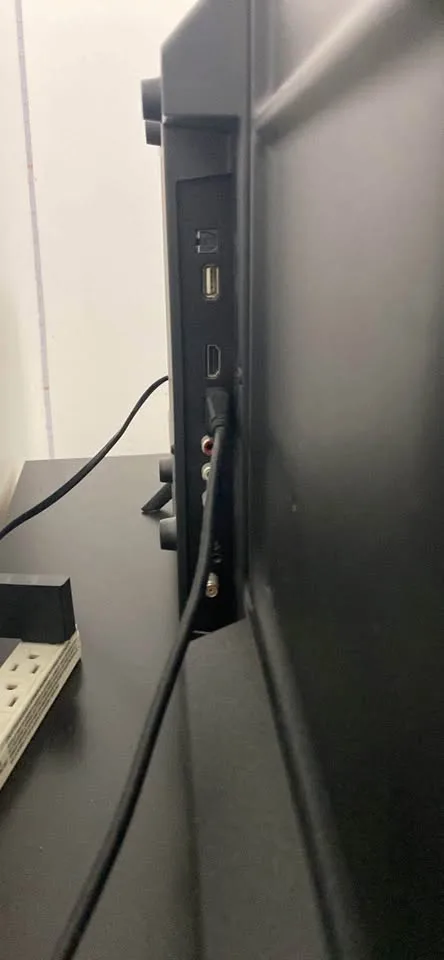 HISENSE 32 INCH* tv image indicator(3)