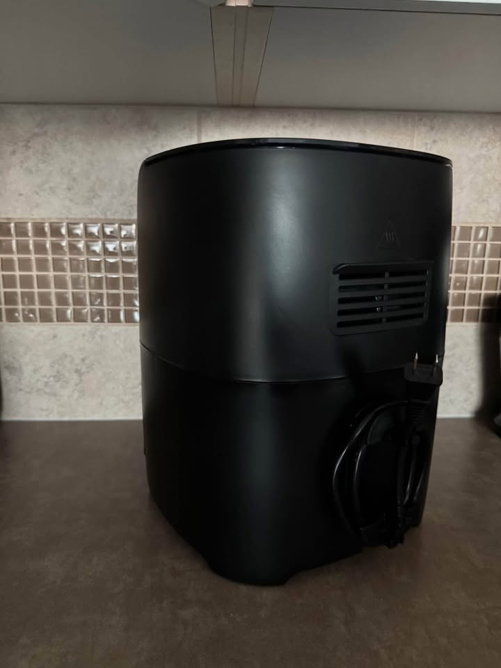 *ALMOST NEW* Air Fryer - Gourmia 7-Quart Large Digital plus 2-Pa - photo 4