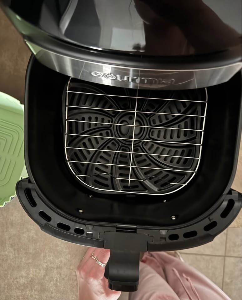 *ALMOST NEW* Air Fryer - Gourmia 7-Quart Large Digital plus 2-Pa - photo 5