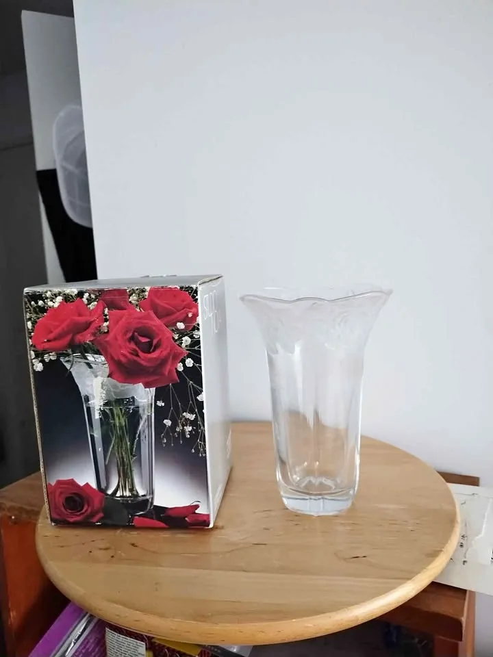 Vintage - Mikasa Studio Nova Winter Rose 7.5" Flower Vase thumbnail
