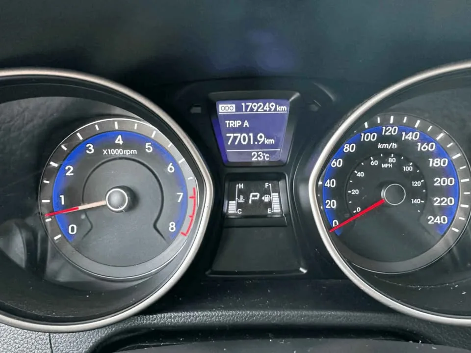 2013 Hyundai Elantra GT image indicator(10)