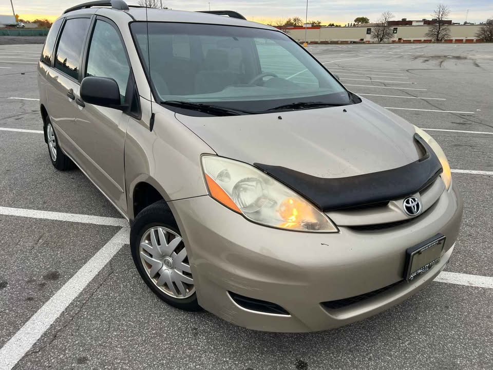 2005 Toyota Sienna - photo 2
