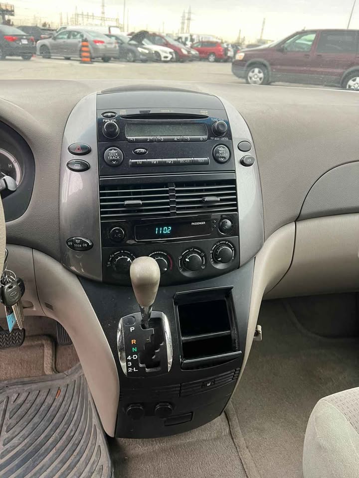 2005 Toyota Sienna - photo 4