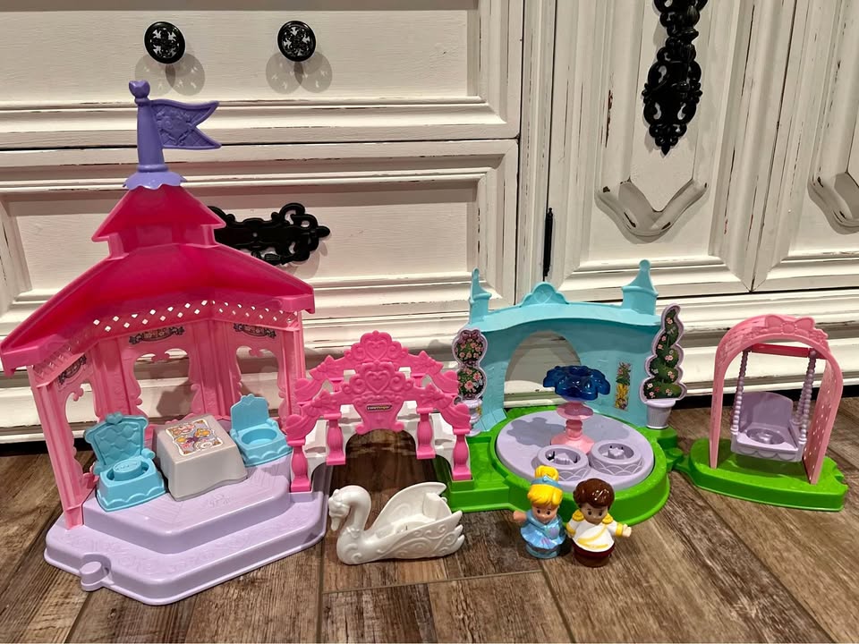 Fisher Price Little People Disney Princess Garden Tea Party