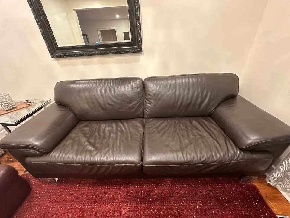 Leather Sofa image indicator(2)