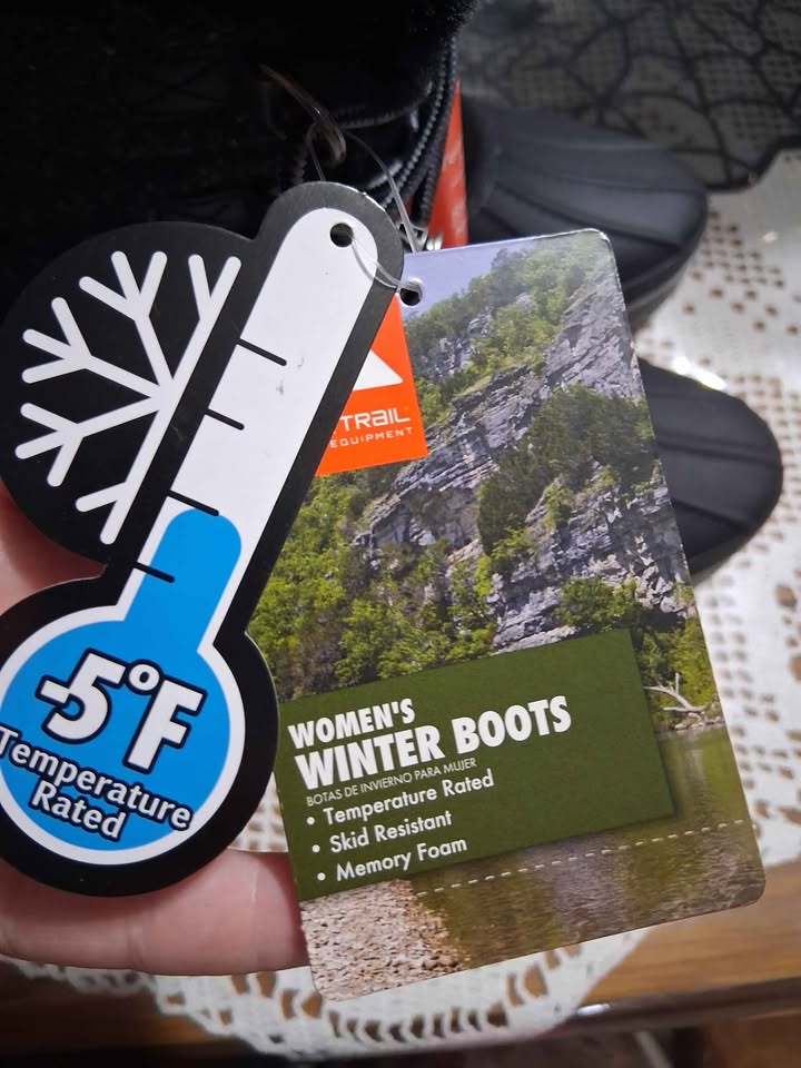 Women's Size 11 Winter Boots - photo 2