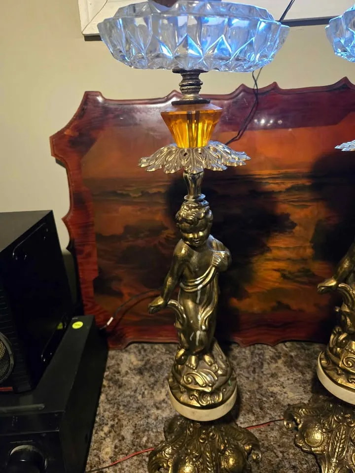 Vintage standing Ashtrays image indicator(2)