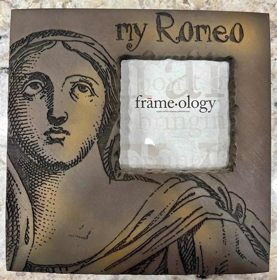 Frameology Sculpture Picture Frames - Romeo & Juliet