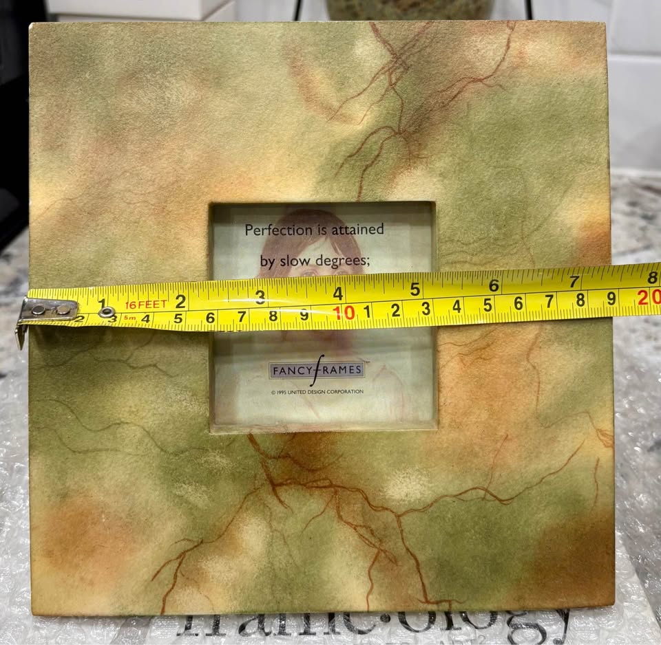 Picture Frame - Sculpted Resin - Marble Looking - photo 2