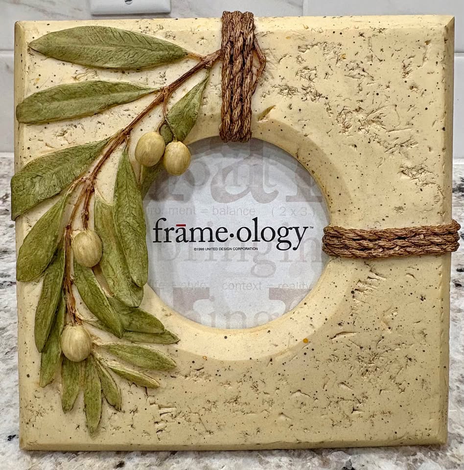 frame-ology - Frameology Sculpture Picture Frame - Olive Branch