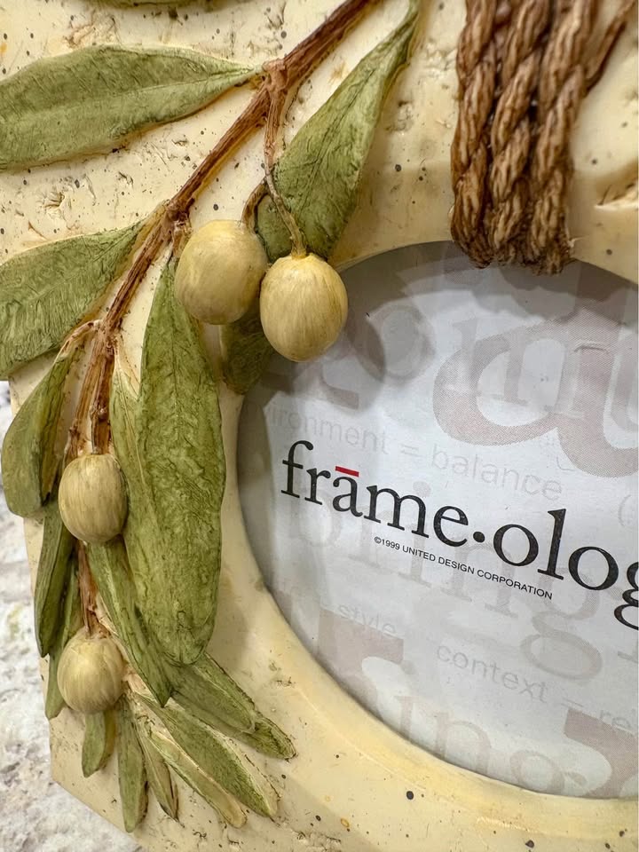 frame-ology - Frameology Sculpture Picture Frame - Olive Branch - photo 2