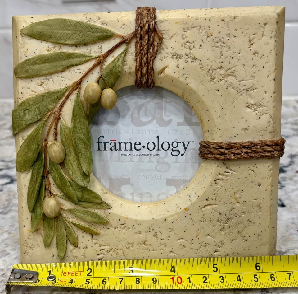 frame-ology - Frameology Sculpture Picture Frame - Olive Branch - photo 4