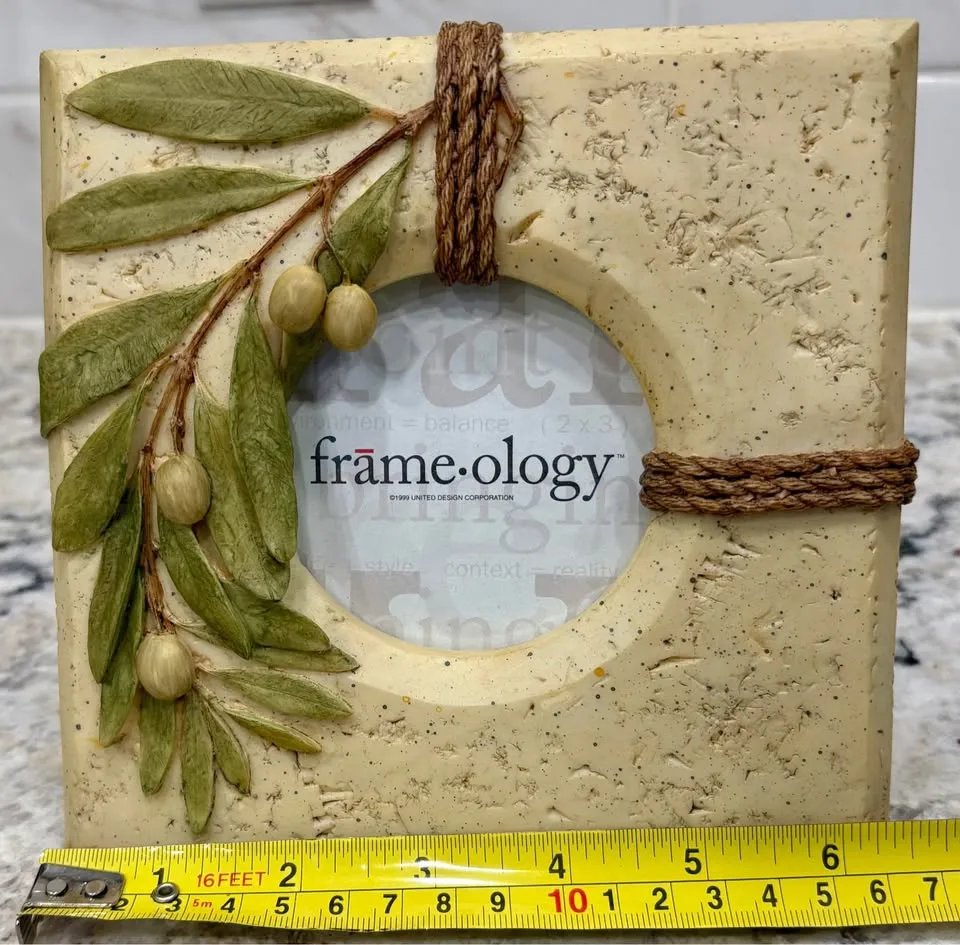 frame-ology - Frameology Sculpture Picture Frame - Olive Branch image indicator(4)